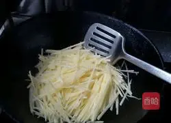 Illustration of how to make pepper-flavored potato shreds 6