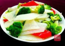 Illustration of how to stir-fry yam and broccoli 10