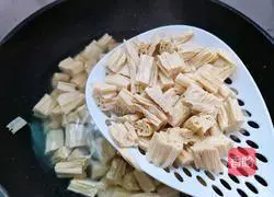 Illustration of how to make cold yuba 3