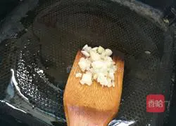 Illustration of how to make garlic broccoli 2