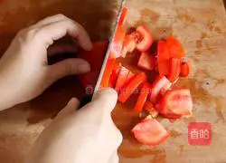 Illustration of how to make zucchini with tomato sauce 3