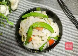 Illustration of how to make fried lotus root slices with snow peas 11