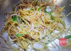 Illustration of how to make green pepper and potato shreds 9