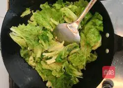 Illustration of how to make garlic lettuce 7