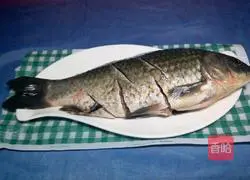 Illustration of how to make cold crucian carp 1