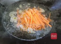 Illustration of how to make spicy and sour three shreds 5