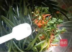 Illustration of how to make cold spicy kelp shreds 8