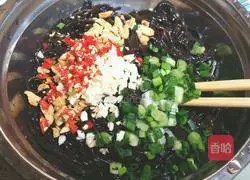 Cold salad Illustration of how to make fern root powder 4