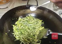 Illustration of how to stir-fry bamboo shoots with pickled vegetables 8