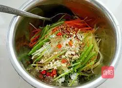 Illustration of how to make cold and spicy potato shreds 8