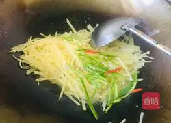 Illustration of how to make fried shredded potatoes 7