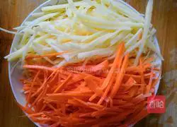 Illustration of how to stir-fry three shredded silkworms 5