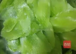 Illustration of how to make stir-fried lettuce 1