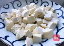 Illustration of how to make southern tofu with green onion and chopped pepper 2