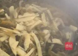 Illustration of how to make braised pickles and bamboo shoots 12