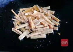 Illustration of how to cook deer tendons with green onion 3