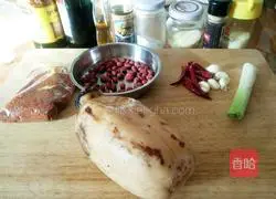 Illustration of how to make spicy hot pot lotus root slices 1
