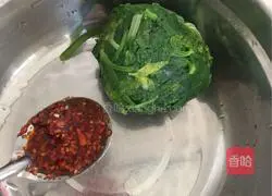 Illustration of how to make cold celery leaves 3