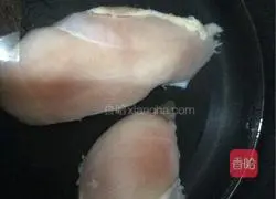 Illustration of how to make cold shredded chicken breast with reduced fat 1