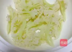 Illustration of how to make cauliflower with tomato sauce 3