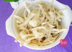 Illustration of the affectionate practice of green leaves towards roots 7