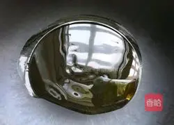 Illustration of how to make fried ash soda cake 4