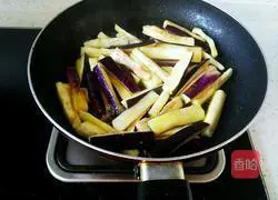 Illustration of how to make eggplant steamed vermicelli 6
