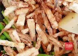 Dry Illustration of how to make stir-fried lotus root strips 10