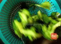 Illustration of how to make hot broccoli 9 