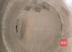 Illustration of how to stir-fry white jade slices 2