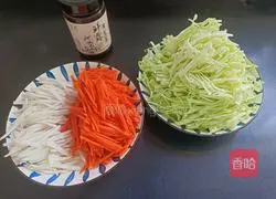 Illustration of how to stir-fry three-color seasonal vegetables in sauce 1