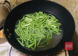 Illustration of how to make sweet and sour cowpeas 4