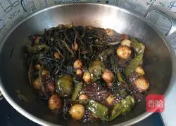 Illustration of how to make small potatoes and pickles 10