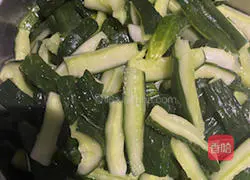 Illustration of how to make crispy pickled cucumbers 4