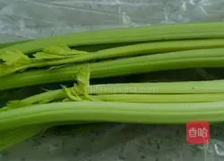 Illustration of how to make cold celery 1