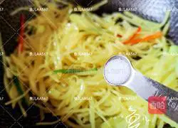 Illustration of how to make stir-fried shredded potatoes 6