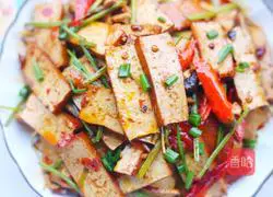 Illustration of how to make stir-fried celery and dried celery 12