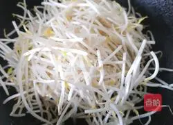 Illustration of how to make stir-fried bean sprouts with leeks 5