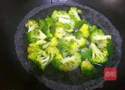 Illustration of how to make stir-fried yam and broccoli 6