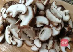 Simple Illustration of how to make mushrooms with rice 2
