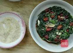 Illustration of how to make spinach with nuts 12