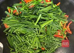 Dish for dinner - Illustration of how to stir-fry leeks with red peppers 6