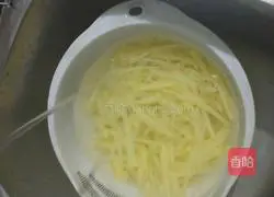 Illustration of how to make spicy and sour potato shreds 6