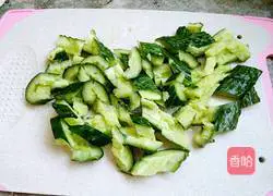 Illustration of how to make sesame cucumber 2