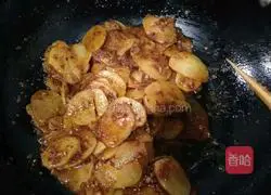 Illustration of how to make spicy potato chips 17