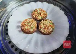 Illustration of how to steam mushrooms with garlic 5