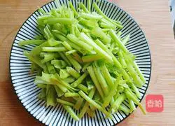 Illustration of how to make stir-fried water spinach 1