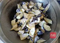 Illustration of how to make eggplant with sauce 7