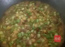Illustration of how to make spicy potato and diced beans 3
