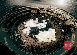 Illustration of how to make garlic lettuce 9